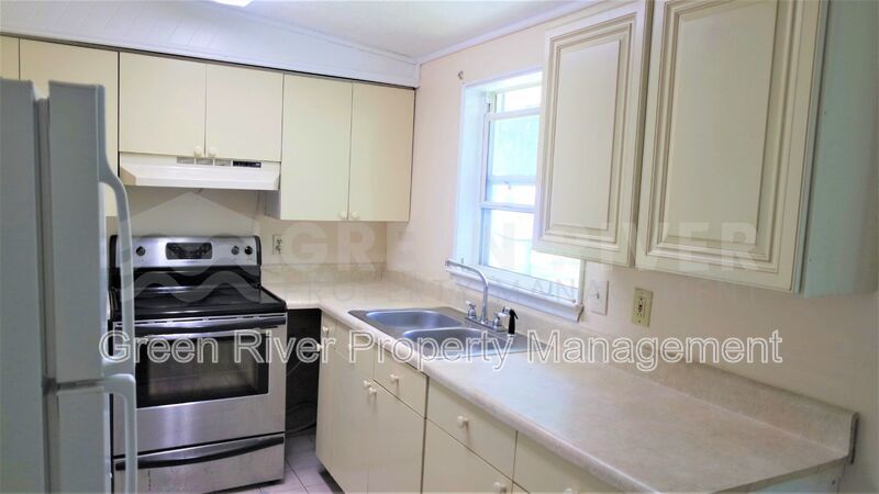 Great Value! 3BR Home with Bonus Living Space & Screened Porch!! property image