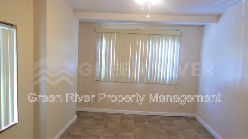 Great Value! 3BR Home with Bonus Living Space & Screened Porch!! property image