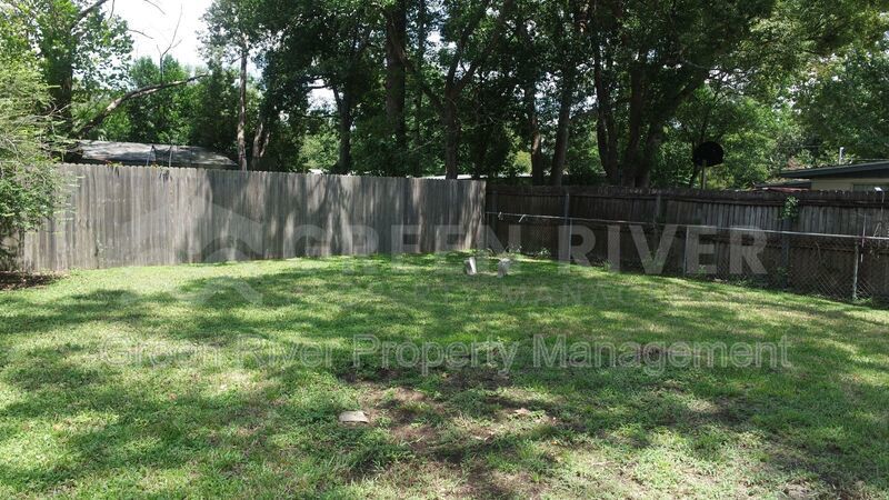 Great Value! 3BR Home with Bonus Living Space & Screened Porch!! property image