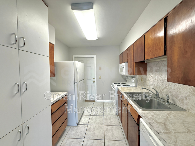 Freshly 3 bedroom, 1.5 bath Updated Westside Charmer  - New Carpet, Fresh Paint & Big Fenced Backyard property image