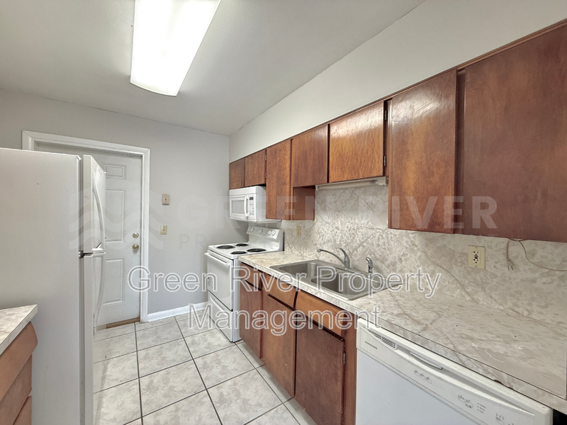 Freshly 3 bedroom, 1.5 bath Updated Westside Charmer  - New Carpet, Fresh Paint & Big Fenced Backyard property image