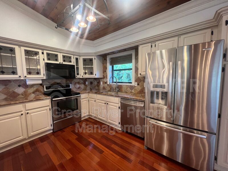 Amazing 4 bedroom home with St Johns River Views Available Now! property image