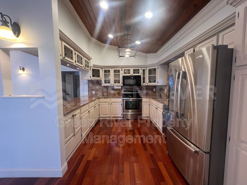 Amazing 4 bedroom home with St Johns River Views Available Now! property image