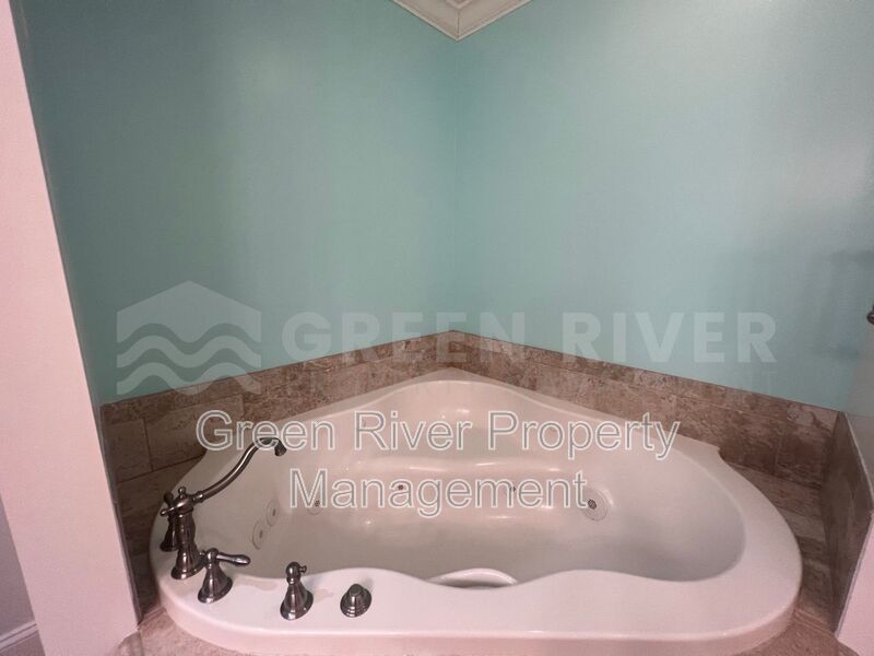 Amazing 4 bedroom home with St Johns River Views Available Now! property image