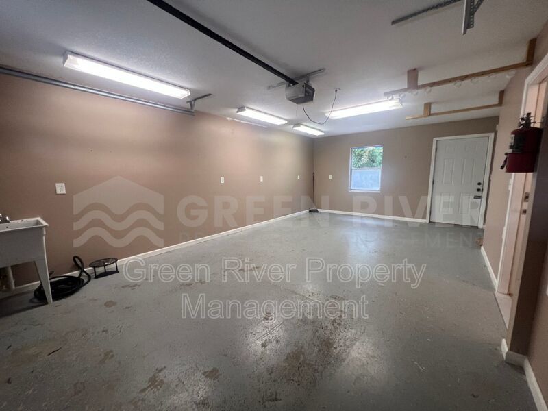 Amazing 4 bedroom home with St Johns River Views Available Now! property image