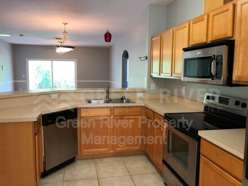 Fantastic 2/2 townhome in desirable Greenland Chase! property image
