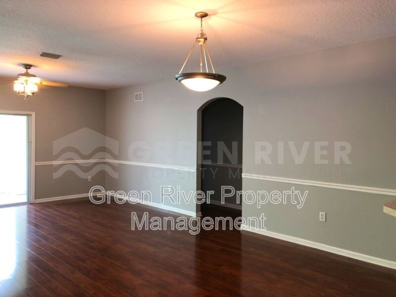 Fantastic 2/2 townhome in desirable Greenland Chase! property image