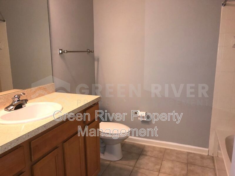 Fantastic 2/2 townhome in desirable Greenland Chase! property image