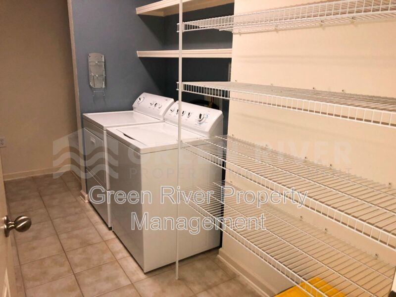 Fantastic 2/2 townhome in desirable Greenland Chase! property image