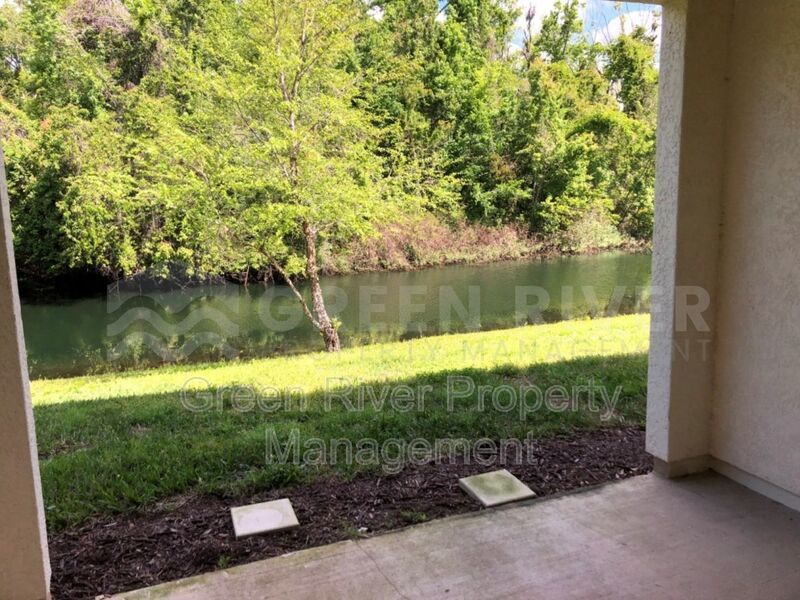 Fantastic 2/2 townhome in desirable Greenland Chase! property image