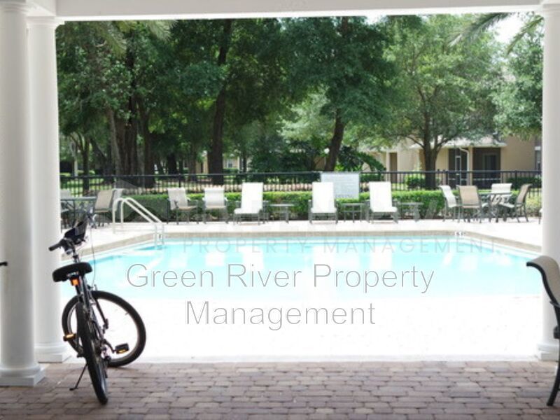 Fantastic 2/2 townhome in desirable Greenland Chase! property image