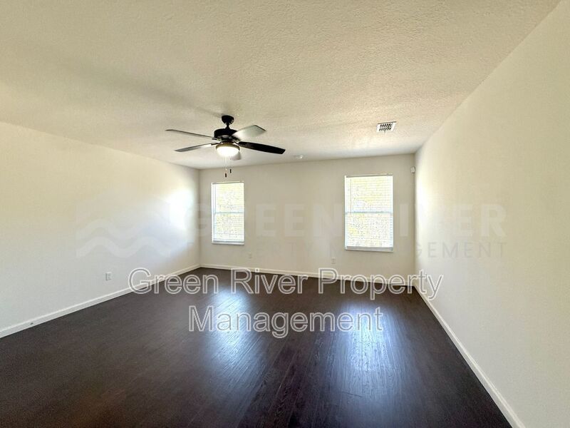 Room to Live, Space to Thrive! Stunning 6BR Home with Solar, Upgrades & Screened Lanai in Macclenny!! property image