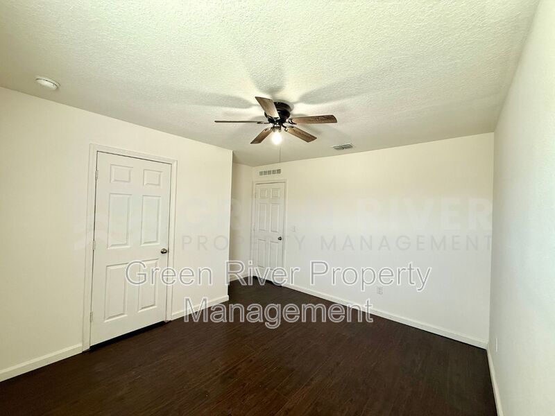 Room to Live, Space to Thrive! Stunning 6BR Home with Solar, Upgrades & Screened Lanai in Macclenny!! property image