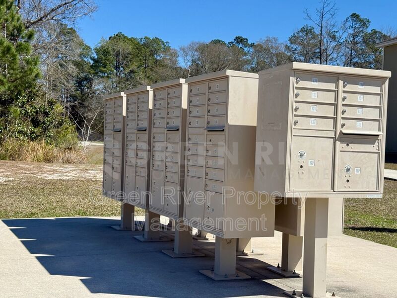 Room to Live, Space to Thrive! Stunning 6BR Home with Solar, Upgrades & Screened Lanai in Macclenny!! property image