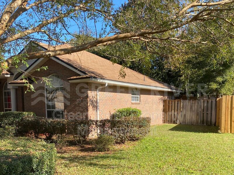 Fleming Island 3 bedroom, 2 bath Beauty with Space to Breathe!! property image
