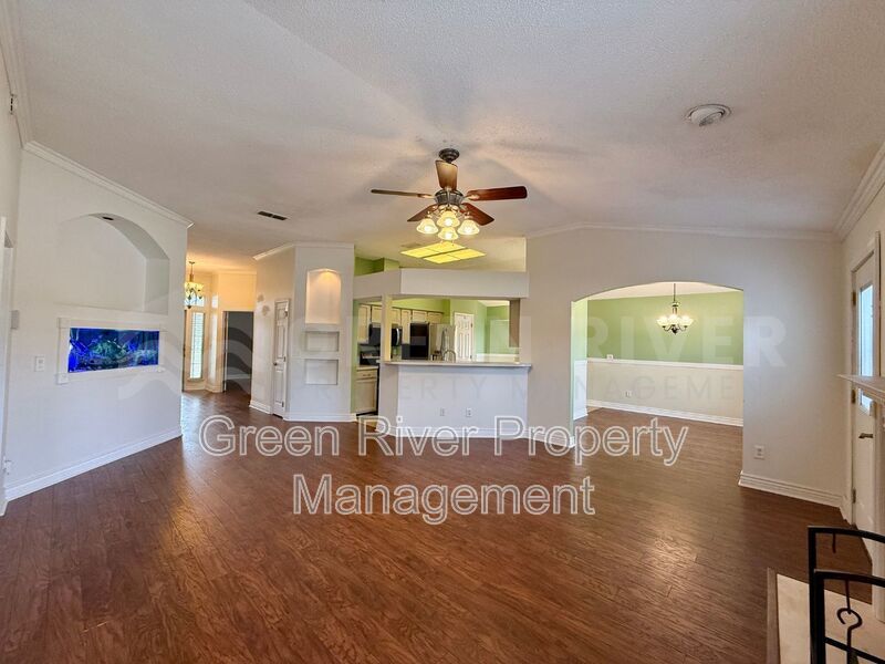 Charming 3 bedroom, 2 bath Lakeview Home with Entertainer’s Backyard!! property image