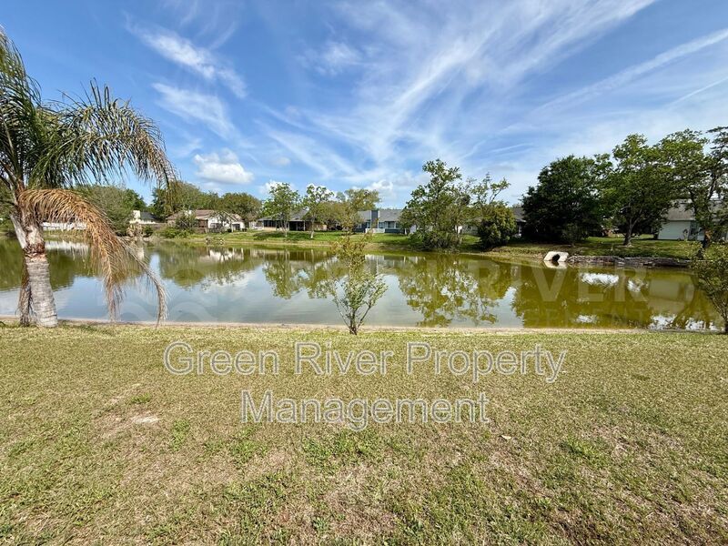 Charming 3 bedroom, 2 bath Lakeview Home with Entertainer’s Backyard!! property image