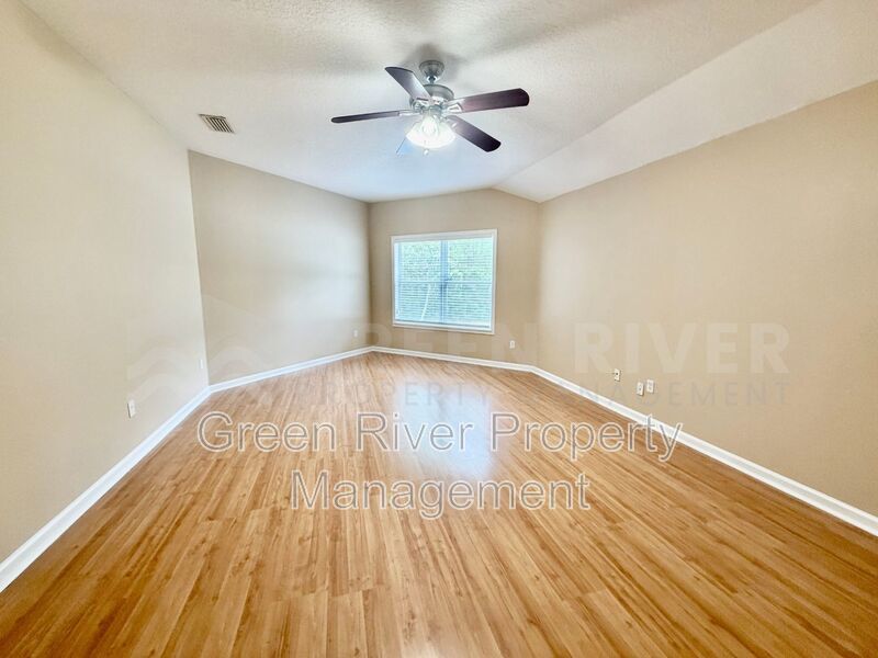 Luxury Living in The Oaks at Oakleaf – 4BR Retreat & Resort-Style Amenities property image