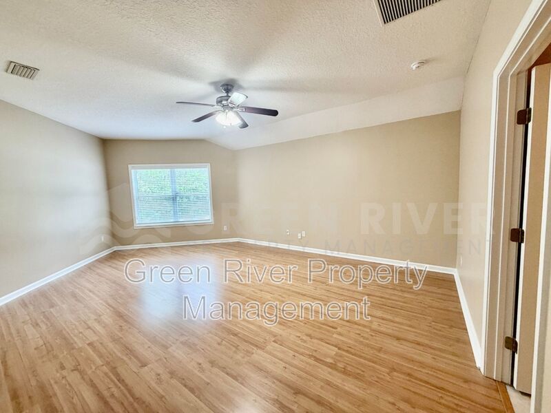 Luxury Living in The Oaks at Oakleaf – 4BR Retreat & Resort-Style Amenities property image