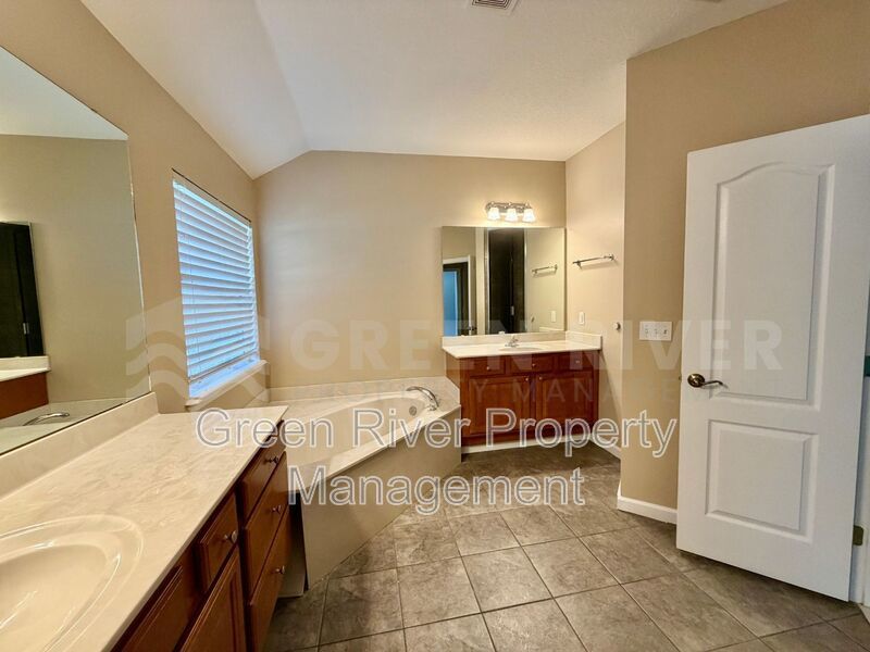 Luxury Living in The Oaks at Oakleaf – 4BR Retreat & Resort-Style Amenities property image