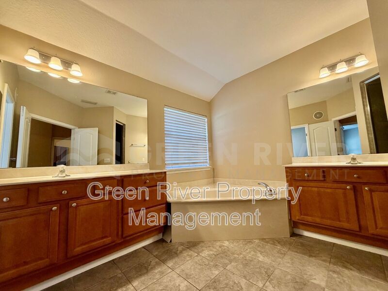 Luxury Living in The Oaks at Oakleaf – 4BR Retreat & Resort-Style Amenities property image