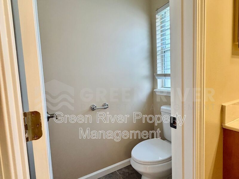 Luxury Living in The Oaks at Oakleaf – 4BR Retreat & Resort-Style Amenities property image