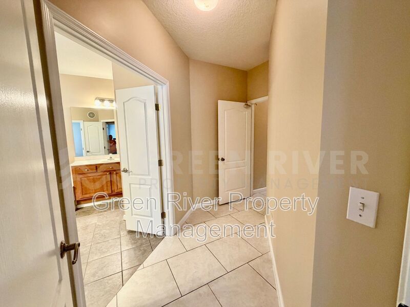 Luxury Living in The Oaks at Oakleaf – 4BR Retreat & Resort-Style Amenities property image