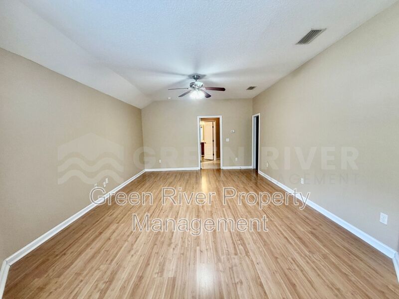 Luxury Living in The Oaks at Oakleaf – 4BR Retreat & Resort-Style Amenities property image