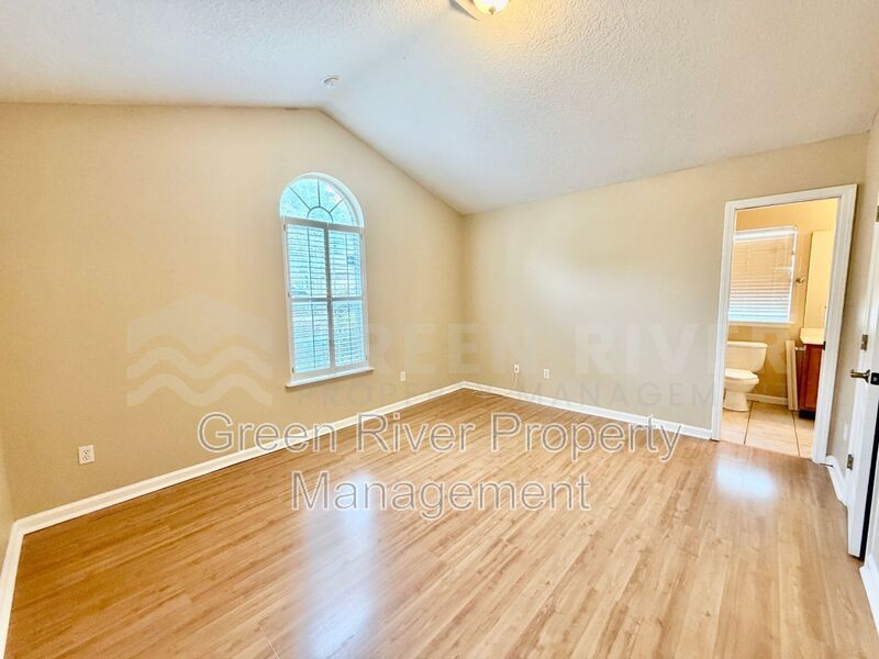 Luxury Living in The Oaks at Oakleaf – 4BR Retreat & Resort-Style Amenities property image