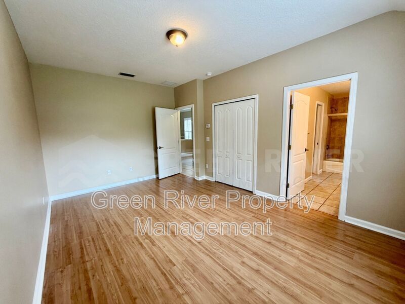 Luxury Living in The Oaks at Oakleaf – 4BR Retreat & Resort-Style Amenities property image