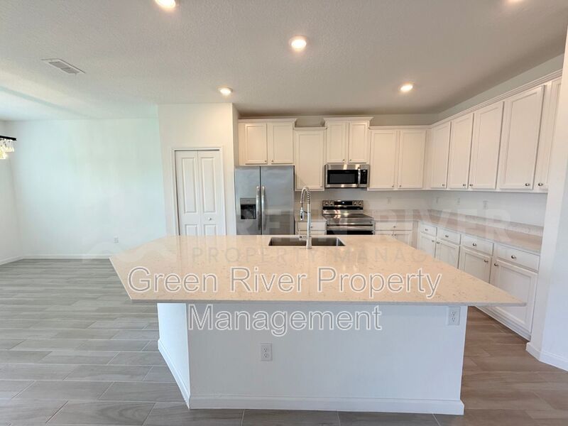 Spacious 4-Bed, 2-Bath Home with 3-Car Garage in Granary Park – Resort-Style Amenities! property image
