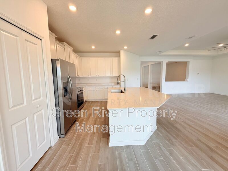 Spacious 4-Bed, 2-Bath Home with 3-Car Garage in Granary Park – Resort-Style Amenities! property image