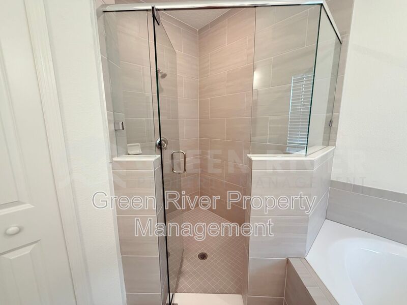 Spacious 4-Bed, 2-Bath Home with 3-Car Garage in Granary Park – Resort-Style Amenities! property image