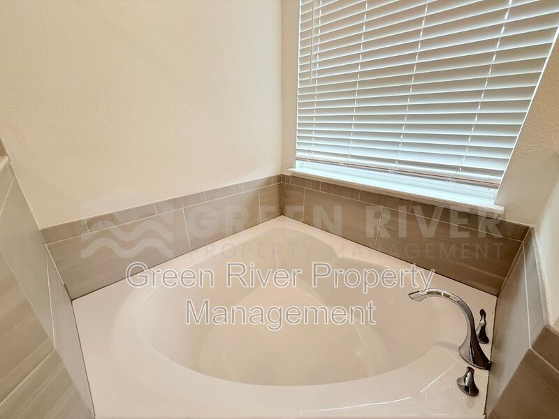 Spacious 4-Bed, 2-Bath Home with 3-Car Garage in Granary Park – Resort-Style Amenities! property image