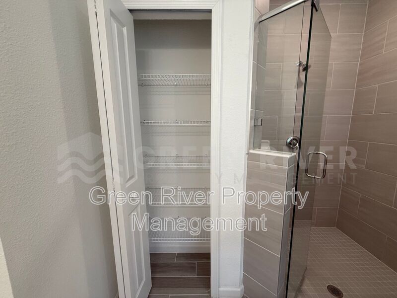 Spacious 4-Bed, 2-Bath Home with 3-Car Garage in Granary Park – Resort-Style Amenities! property image