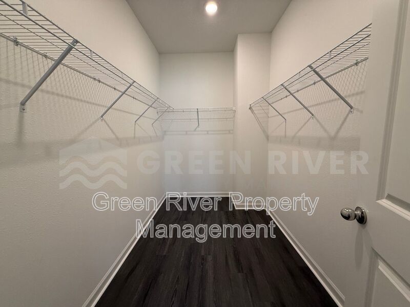Spacious 4-Bed, 2-Bath Home with 3-Car Garage in Granary Park – Resort-Style Amenities! property image