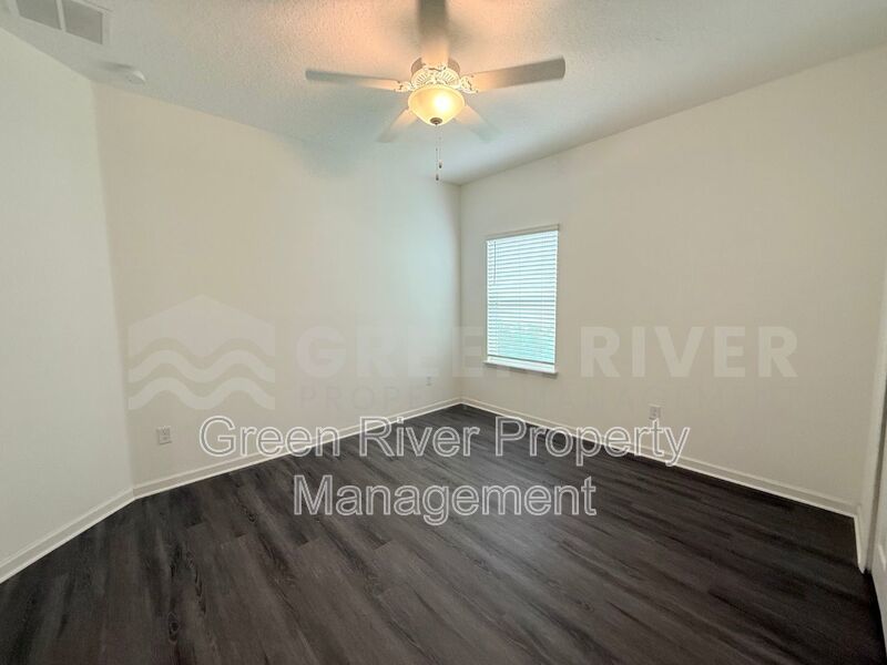 Spacious 4-Bed, 2-Bath Home with 3-Car Garage in Granary Park – Resort-Style Amenities! property image