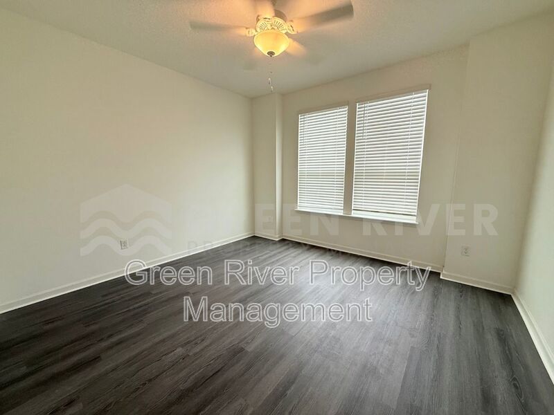 Spacious 4-Bed, 2-Bath Home with 3-Car Garage in Granary Park – Resort-Style Amenities! property image