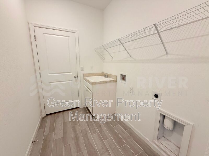Spacious 4-Bed, 2-Bath Home with 3-Car Garage in Granary Park – Resort-Style Amenities! property image