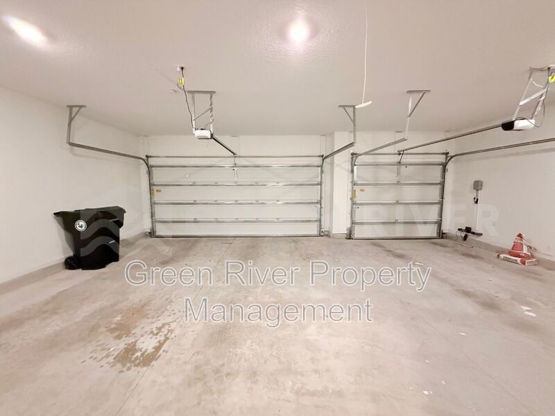 Spacious 4-Bed, 2-Bath Home with 3-Car Garage in Granary Park – Resort-Style Amenities! property image