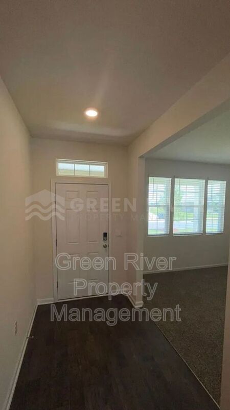 Your Green Cove Getaway in Willow Springs: 5 Beds, 3 Baths & So Much More! property image