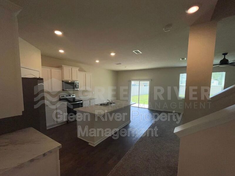 Your Green Cove Getaway in Willow Springs: 5 Beds, 3 Baths & So Much More! property image
