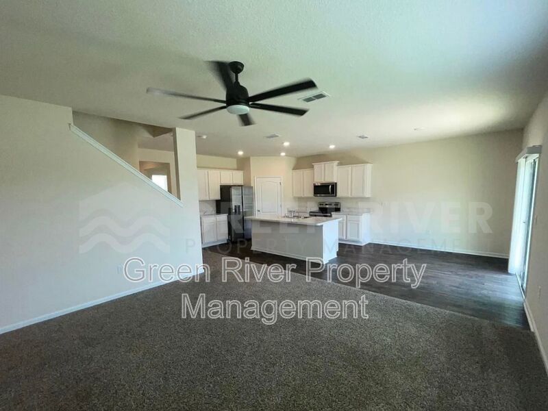 Your Green Cove Getaway in Willow Springs: 5 Beds, 3 Baths & So Much More! property image