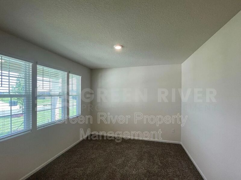 Your Green Cove Getaway in Willow Springs: 5 Beds, 3 Baths & So Much More! property image