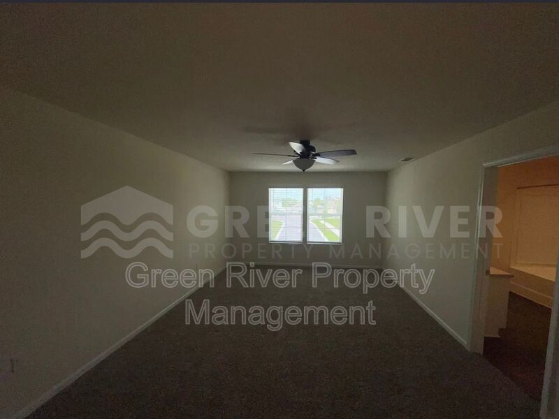 Your Green Cove Getaway in Willow Springs: 5 Beds, 3 Baths & So Much More! property image