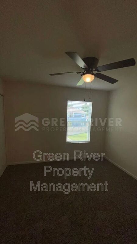 Your Green Cove Getaway in Willow Springs: 5 Beds, 3 Baths & So Much More! property image