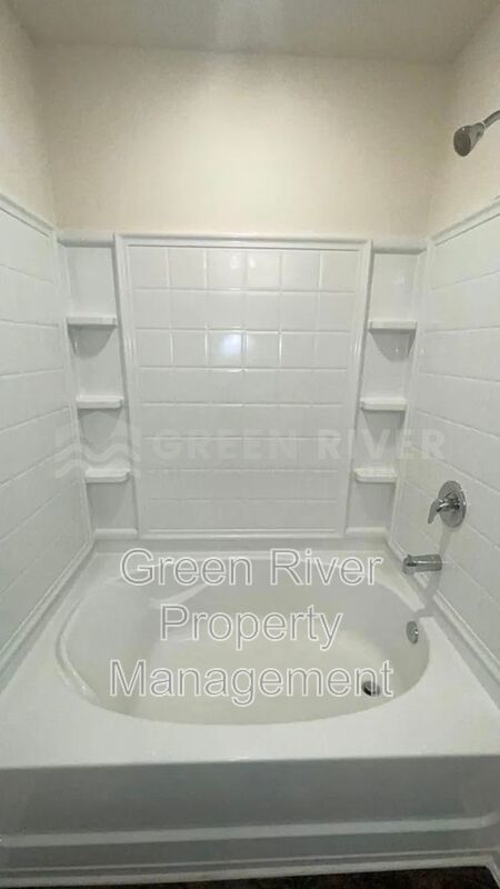 Your Green Cove Getaway in Willow Springs: 5 Beds, 3 Baths & So Much More! property image