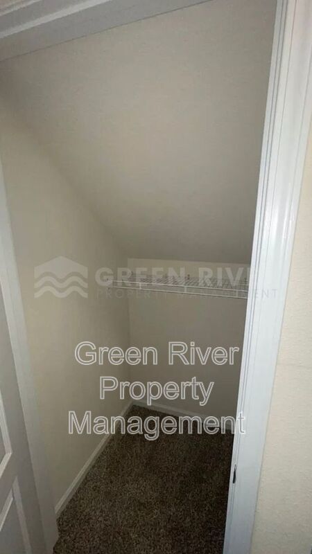 Your Green Cove Getaway in Willow Springs: 5 Beds, 3 Baths & So Much More! property image