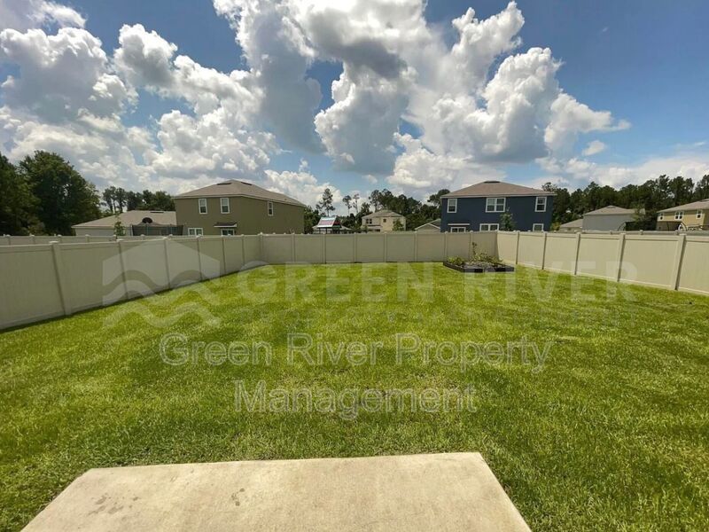 Your Green Cove Getaway in Willow Springs: 5 Beds, 3 Baths & So Much More! property image