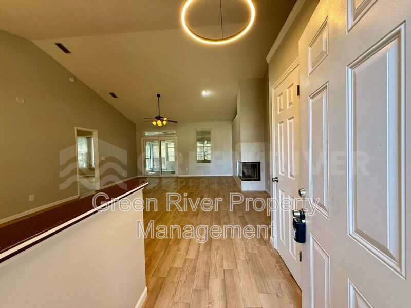 Vaulted Ceilings, Modern Finishes & Pet-Friendly Living – Your Perfect Collins Ridge Retreat Awaits! property image